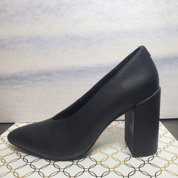 NWOT Matt & Nat Classic Block Heel Shoes - Pumps in Black Vegan Leather Size 6 - Picture 2 of 4